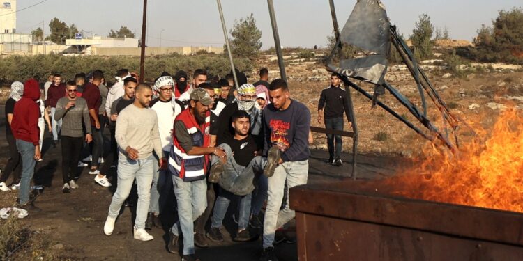 واشنطن تؤكد التزامها حل الدولتين .. وجيش الإحتلال يغلق مداخل قريتين جنوب الخليل