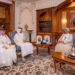 وزير ديوان البلاط السُّلطاني يستقبل سفير دولة قطر