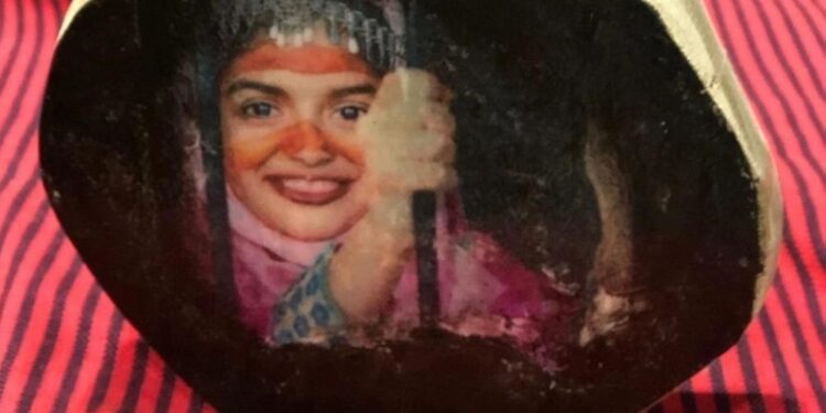 زينب السنانية تسعى للتوسع في أعمال النحت على الأخشاب والرخام