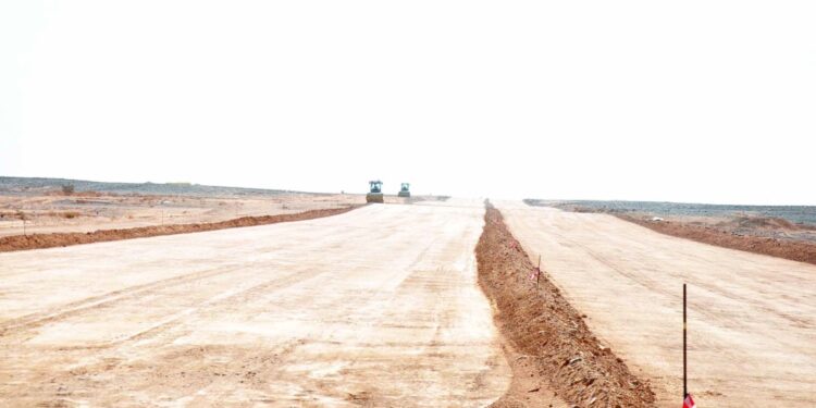 رصف عدد من الطرق الداخلية بالظاهرة بقيمة 2.5 مليون ريال