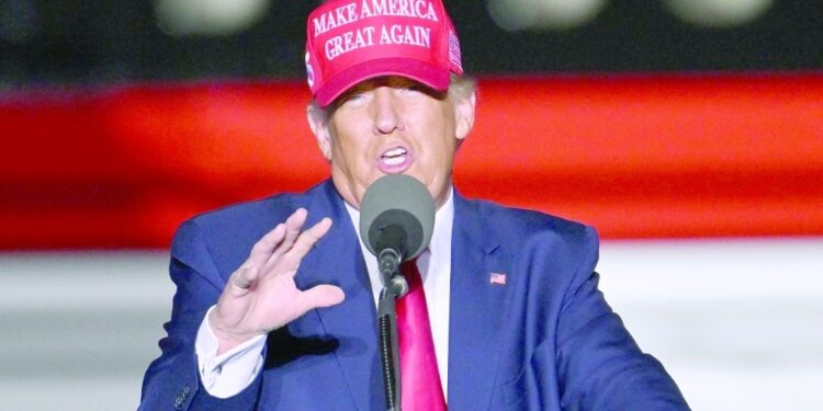 ترامب يعد الجمهوريين باستعادة “النواب”و” الشيوخ” والديموقراطيون يخشون انتكاسة تحرم بايدن الأغلبية