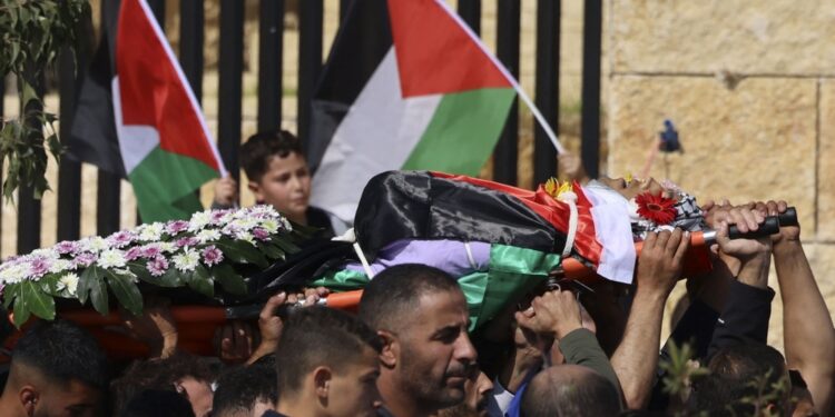 “حماس” تعتقل شخصين لاطلاقهما صواريخ من غزة على اسرائيل