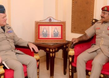 قائد الجيش السلطاني يستقبل مسؤولًا بوزارة الدفاع البريطانية لشؤون الشرق الأوسط