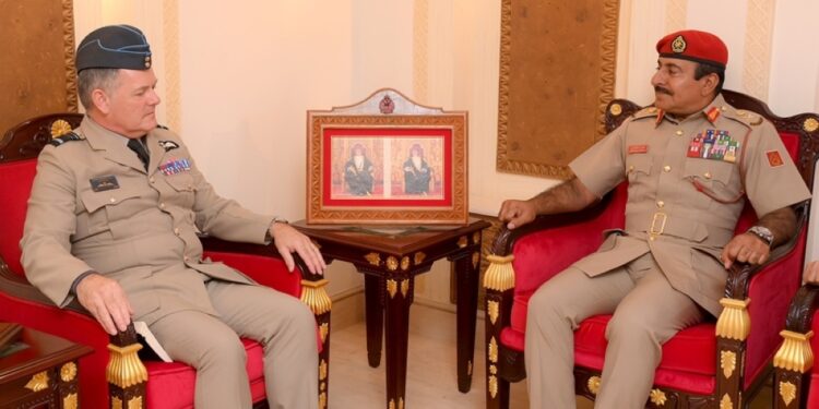 قائد الجيش السلطاني يستقبل مسؤولًا بوزارة الدفاع البريطانية لشؤون الشرق الأوسط 1 قائد الجيش السلطاني يستقبل مسؤولًا بوزارة الدفاع البريطانية لشؤون الشرق الأوسط