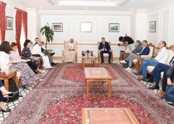 وزير الإعلام يستقبل صحفيين وإعلاميين أوروبيين