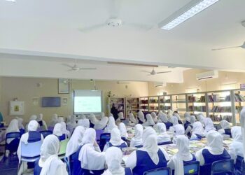 استعراض البرامج التخصصية المطروحة بجامعة التقنية بصور