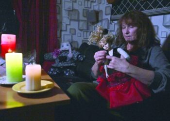 في كييف .. الحياة على  ضوء الشموع