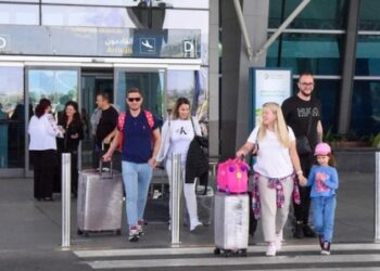 Salalah Airport receives first Romanian flight with 116 tourists on board