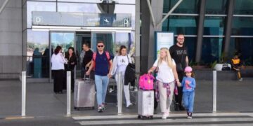 Salalah Airport receives first Romanian flight with 116 tourists on board