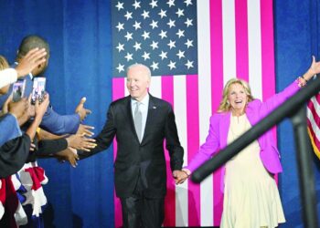 الأمريكيون يقترعون في الانتخابات النصفية الحاسمة بالولايات المتحدة