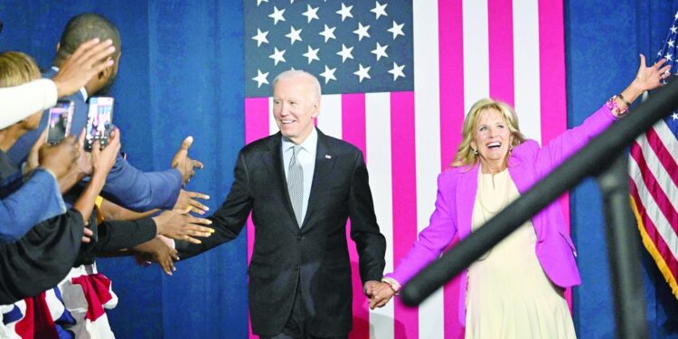 الأمريكيون يقترعون في الانتخابات النصفية الحاسمة بالولايات المتحدة 1 الأمريكيون يقترعون في الانتخابات النصفية الحاسمة بالولايات المتحدة