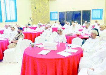 مناقشة مشروع تفعيل لجان الإغاثة بالبريمي