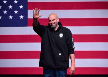 Democrats hold back 'red wave' in cliff-hanger US midterms