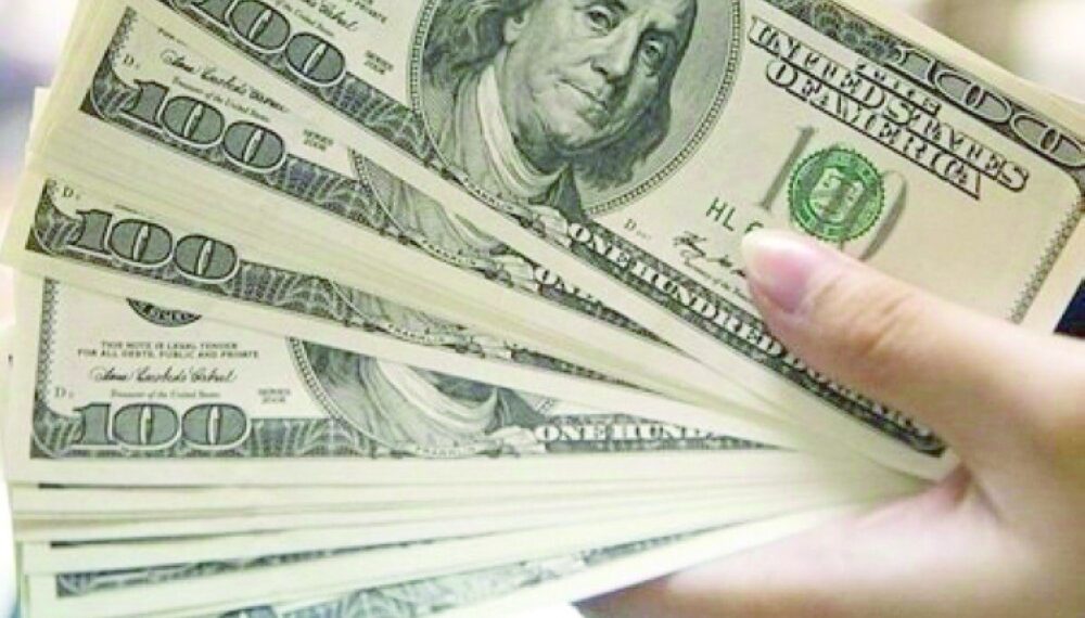 تراجع الدولار مع انتظار المتعاملين  لبيانات التضخم في أمريكا