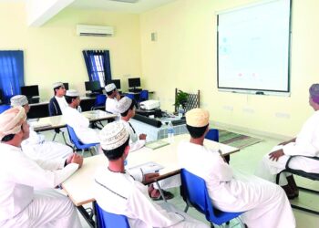 مناقشة الدور الإيجابي لقطاع السياحة في تنمية المجتمع