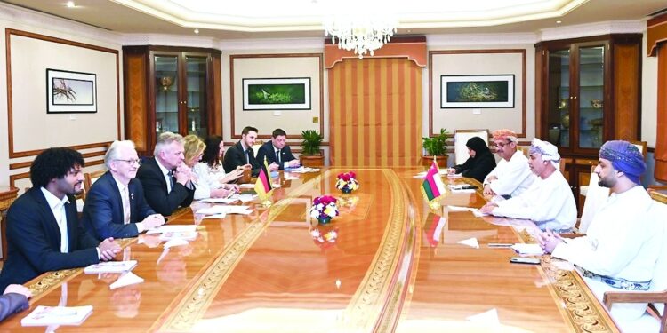 بحث تطوير التعاون في الطاقة المتجددة والاستثمارات مع ألمانيا