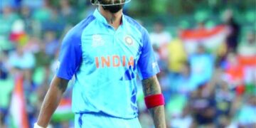Trouble at the top ends India's hopes