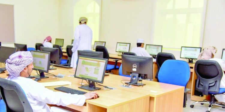 اختبارات لشغل ٧٧ فرصة عمل بظفار