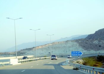 طريق ضباب ـ فنس بقريات .. تأخر الإنارة يثير التساؤلات  !