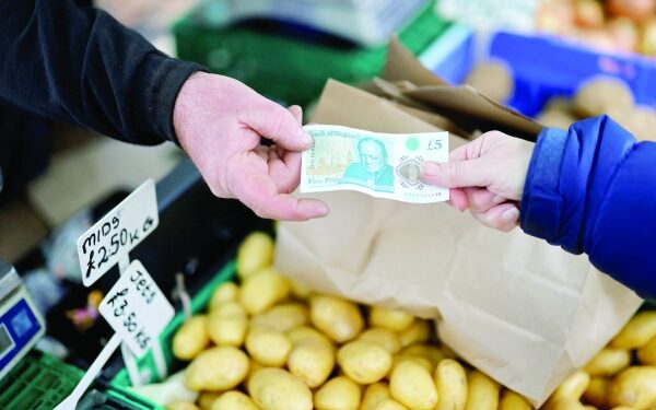 UK economy shrinks at start of feared long recession