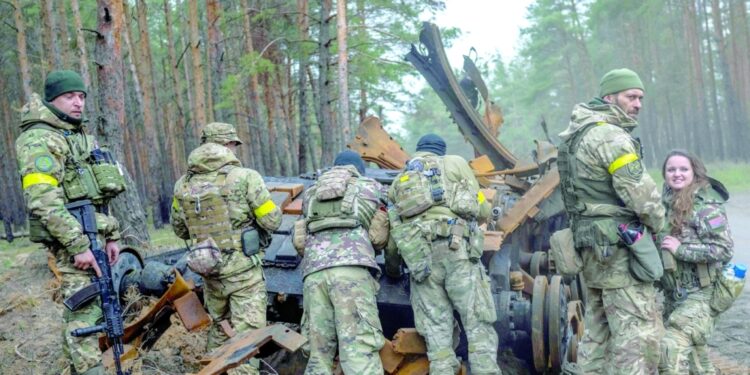 الجيش الاوكراني يدخل خيرسون وكييف تصف الانسحاب الروسي بـ"النصر المهم" 1 الجيش الاوكراني يدخل خيرسون وكييف تصف الانسحاب الروسي بـ”النصر المهم”