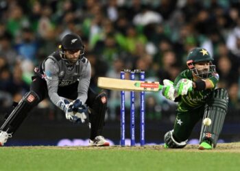 Babar asks Pakistan fans to 'keep praying'