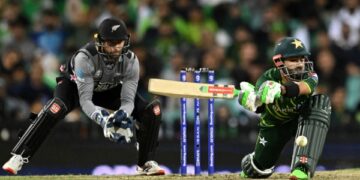 Babar asks Pakistan fans to 'keep praying'