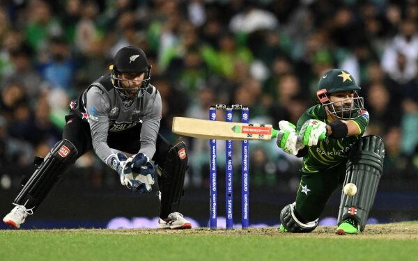 Babar asks Pakistan fans to 'keep praying' 1 Babar asks Pakistan fans to 'keep praying'