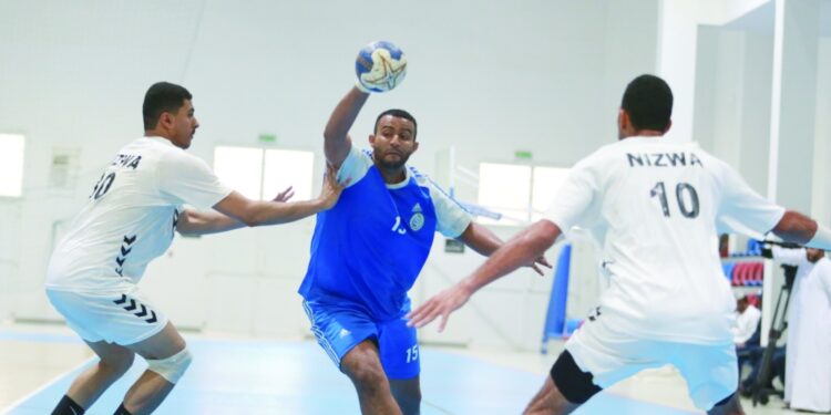 نادي عمان يقتنص فوزا صعبا أمام مسقط بدوري الدرجة الأولى لليد