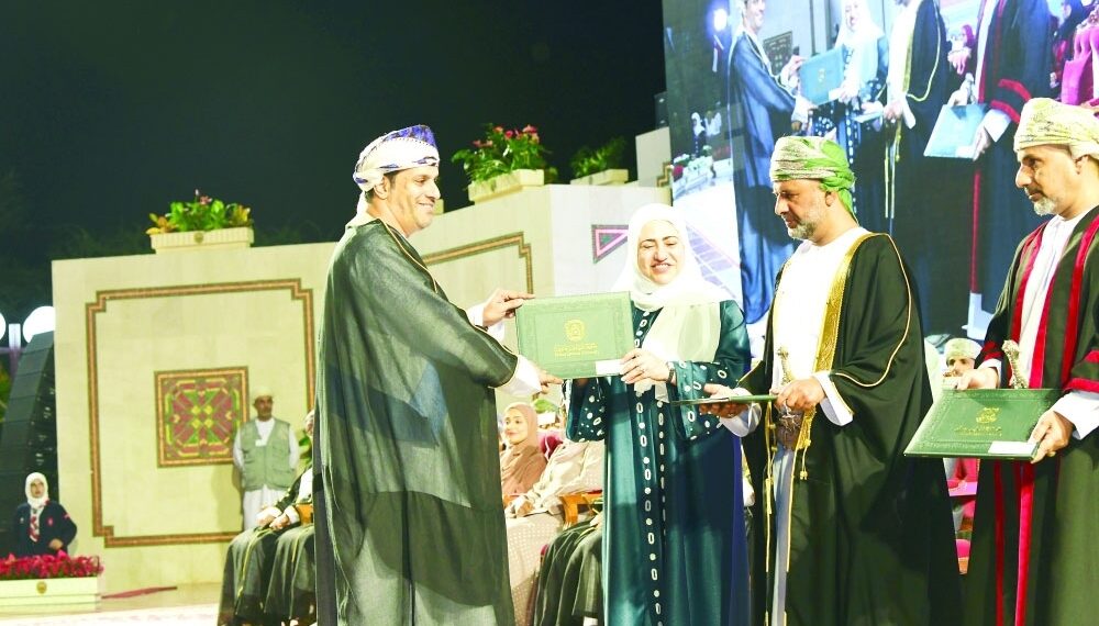 تخريج 1221 من طلبة الكليات العلمية بجامعة السلطان قابوس 1 تخريج 1221 من طلبة الكليات العلمية بجامعة السلطان قابوس