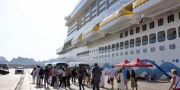 Muttrah port receives AIDAcosma with 5,800 tourists