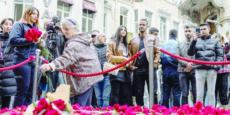 “حزب العمال” ينفي ضلوعه في الهجوم
تركيا توجه أصابع الاتهام للمسلحين الأكراد في تفجير إسطنبول وتعتقل إمرأة مشتبهه في زرع القنبلة
