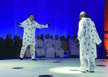 “البقعة السوداء” تختم عروض مهرجان ظفار المسرحي