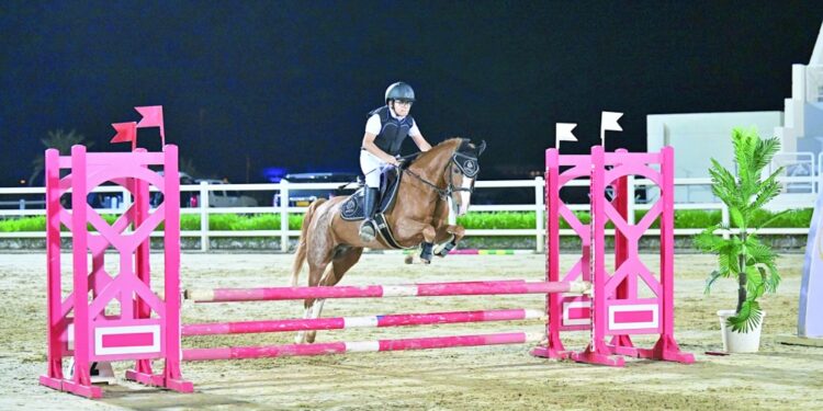 الخيالة السلطانية والشرطة والأولمبي يتوجون بمنافسات قفز الحواجز 1 الخيالة السلطانية والشرطة والأولمبي يتوجون بمنافسات قفز الحواجز