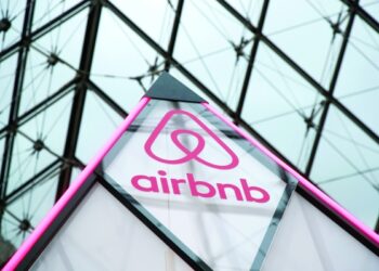 As recession looms, Airbnb CEO wants your home to make money