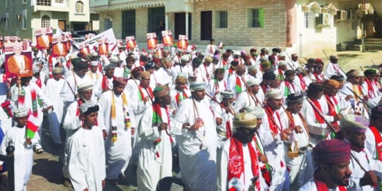 مسيرات محافظة ظفار.. ولاء وعرفان واعتزاز بما تحقق من منجزات 1 مسيرات محافظة ظفار.. ولاء وعرفان واعتزاز بما تحقق من منجزات