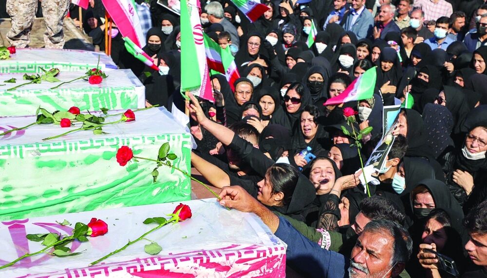 إيران: متظاهرون يضرمون النار في منزل أجداد الخميني 1 إيران: متظاهرون يضرمون النار في منزل أجداد الخميني