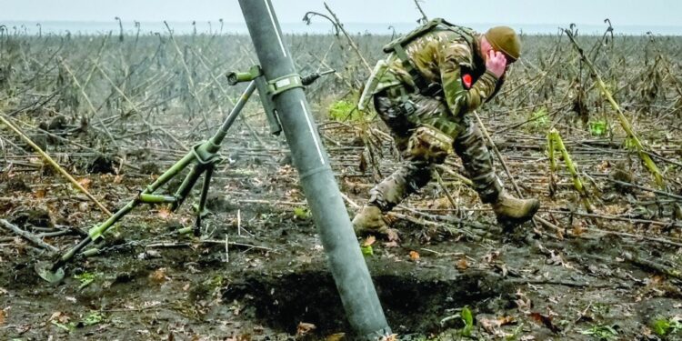 روسيا تواصل قصف منشآت الطاقة وأهدافا دفاعية بأوكرانيا وقتال عنيف في الشرق