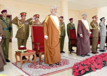 جلالة السلطان يشمل برعايته السامية العرض العسكري المهيب بميدان النصر