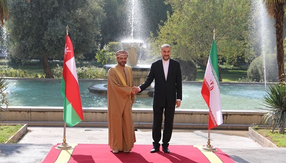 بدر بن حمد يبحث مع نظيره الإيراني التعاون الثنائي بين البلدين