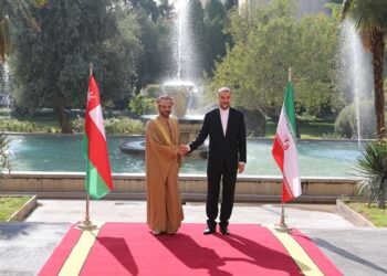 بدر بن حمد يبحث مع نظيره الإيراني التعاون الثنائي بين البلدين