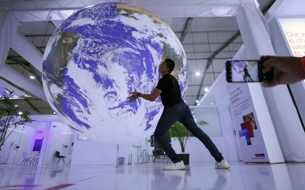 COP27 delegates struggle to reach deal as deadline looms