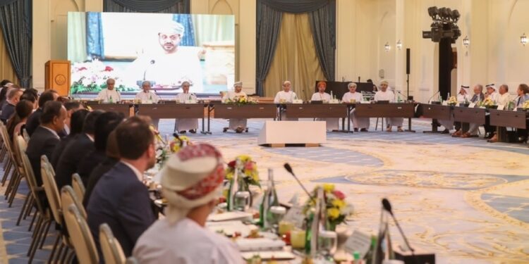 وزير الخارجية يعقد اجتماعًا مع سفراء ورؤساء البعثات الدبلوماسية المعتمدين لدى سلطنة عُمان