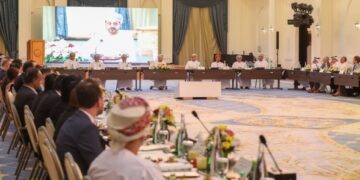 Foreign minister holds meeting with ambassadors, heads of missions in Oman