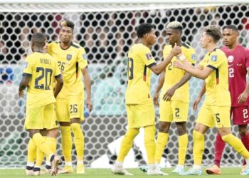 Qatar first WC hosts to lose opener