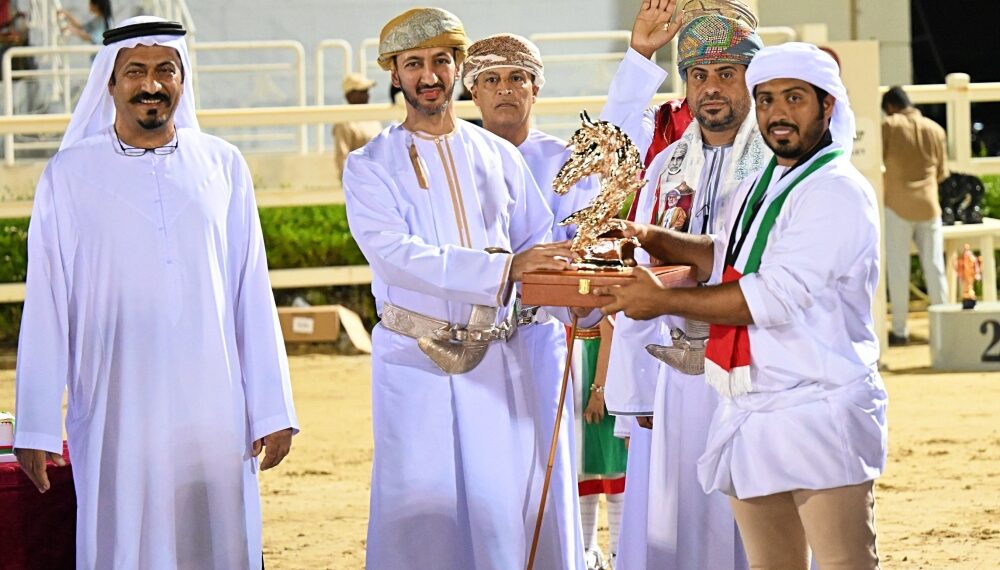 محمد الشملان يحتفي بالعيد الوطني على صهوة الجواد من أبوظبي إلى مسقط 1 محمد الشملان يحتفي بالعيد الوطني على صهوة الجواد من أبوظبي إلى مسقط
