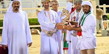 محمد الشملان يحتفي بالعيد الوطني على صهوة الجواد من أبوظبي إلى مسقط