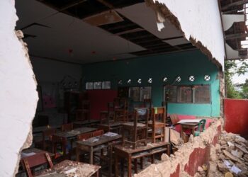 Indonesia quake kills more than 50, wounds hundreds, destroys homes
