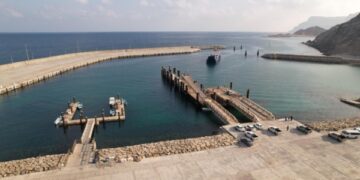 Officials inspect projects in Shaleem, Al Hallaniyat Islands