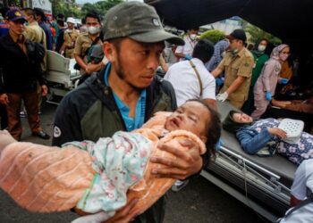 Hunt for buried survivors after Indonesia quake kills 252